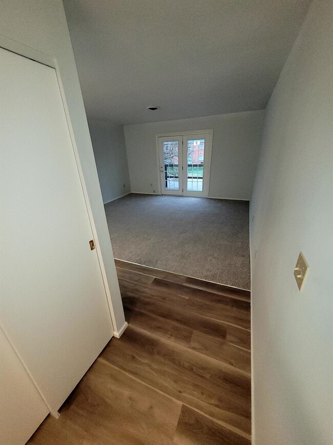 Photo - Courtyard Square