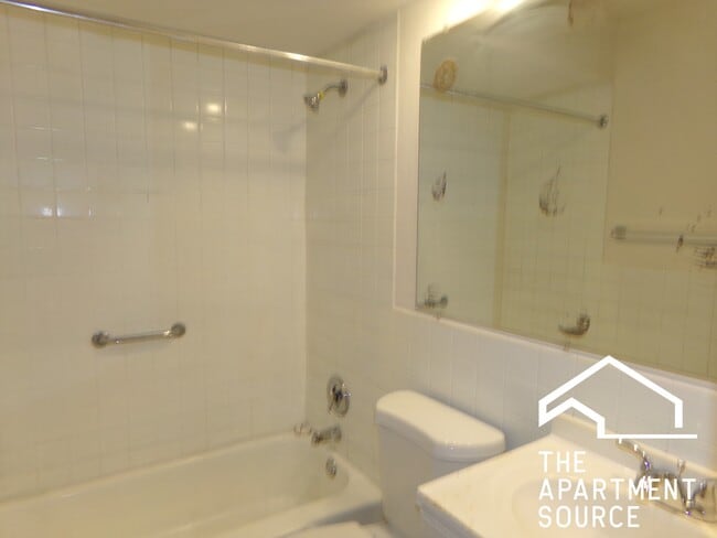 Photo - 6006 N Kenmore Ave Unit 307