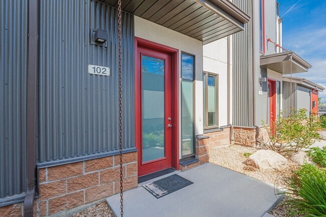 859 Struthers Ave