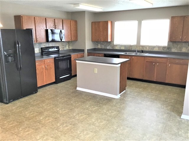 Photo - 10761 Parker Dr