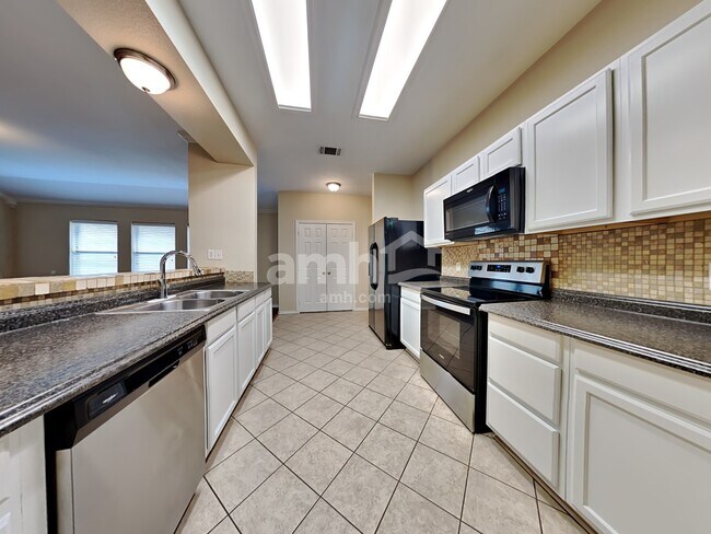 1004 Lake Ridge Dr