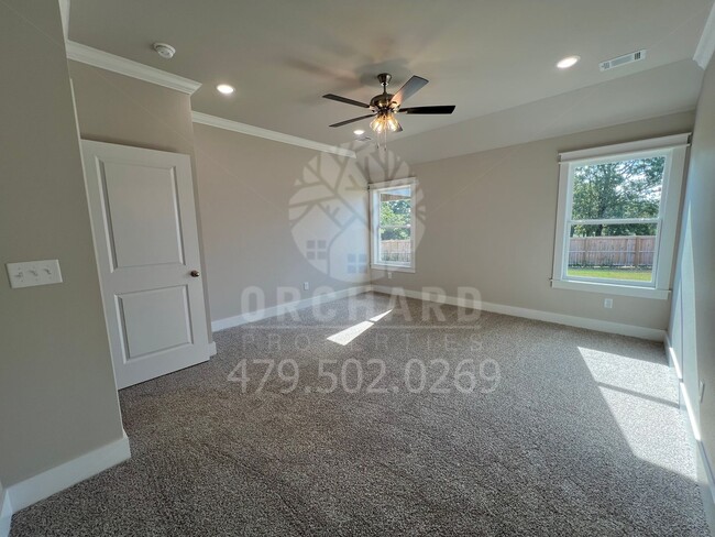 Photo - 1052 Silver Birch St