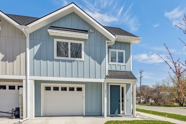 Building Photo - 45 8th Ave W Rental