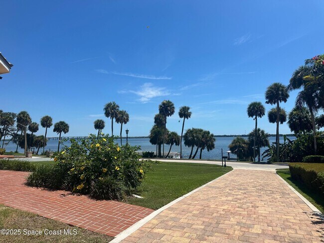 1613 Indian River Dr