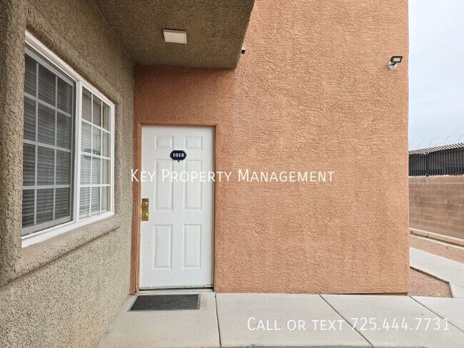 Photo - 2 BR CONDO IN GATED COMMUNITY W/ POOL AND ... Unidad #1081