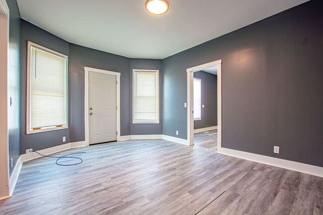 Building Photo - 2523 Ames Ave Unit #4421