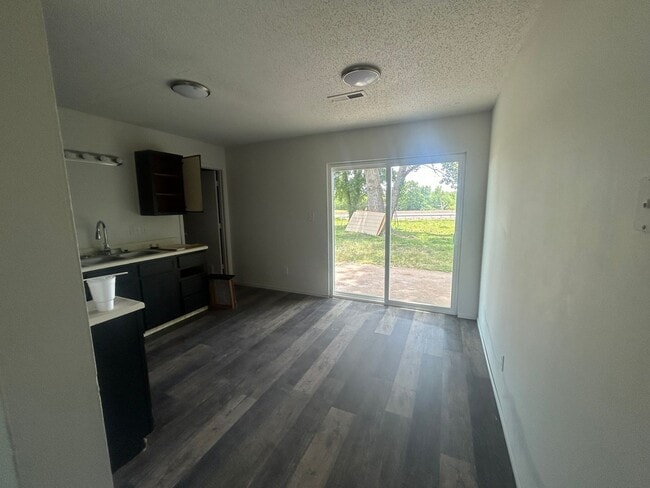 Photo - Charming 3 bed 1 bath house!