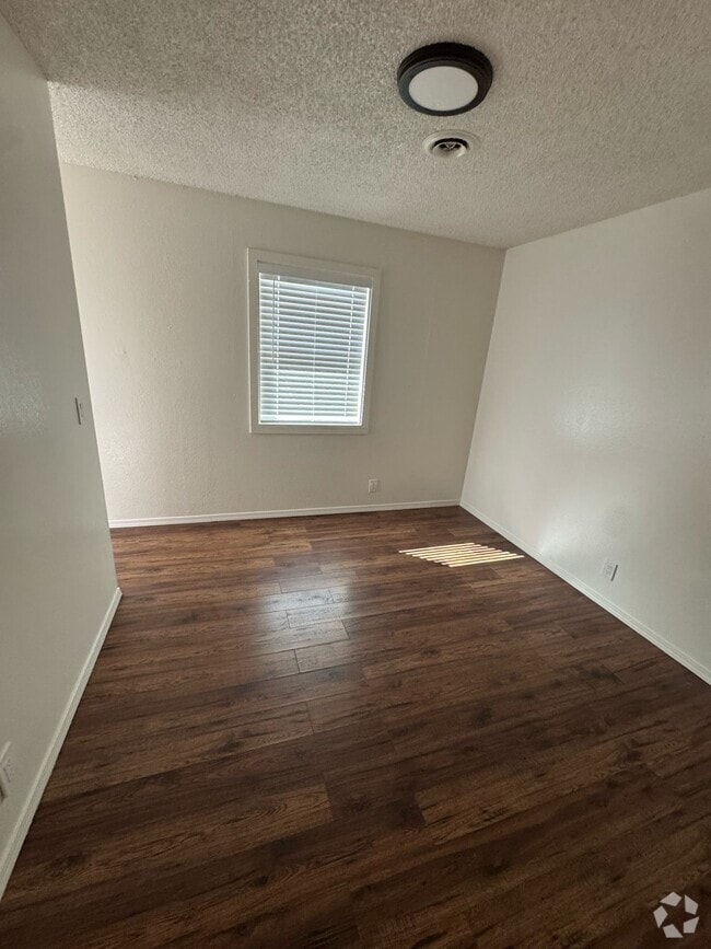 Building Photo - 994 Eastcrest Ct Rental