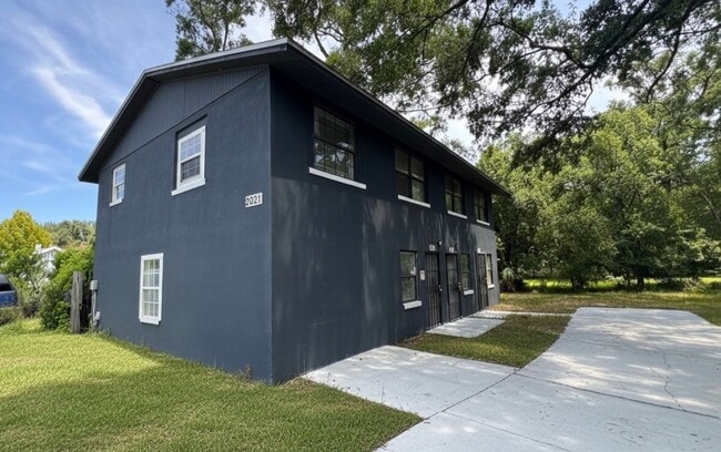 Building Photo - Affordable Ground-Floor Unit with Great Ci...