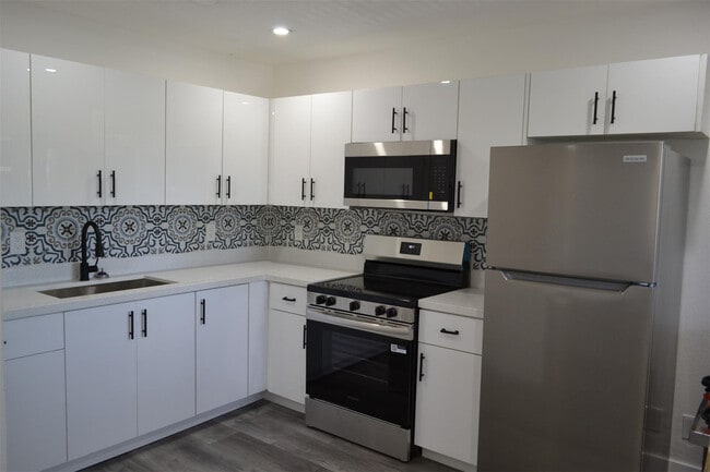 Photo - 940 NW 8th Ave