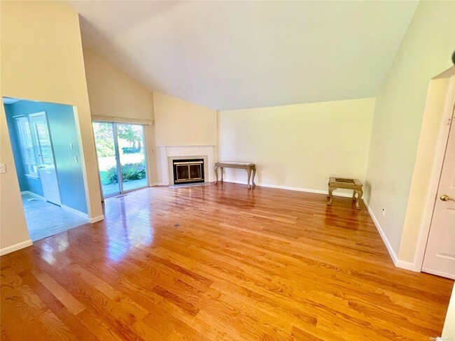 Photo - 2555 Youngs Ave