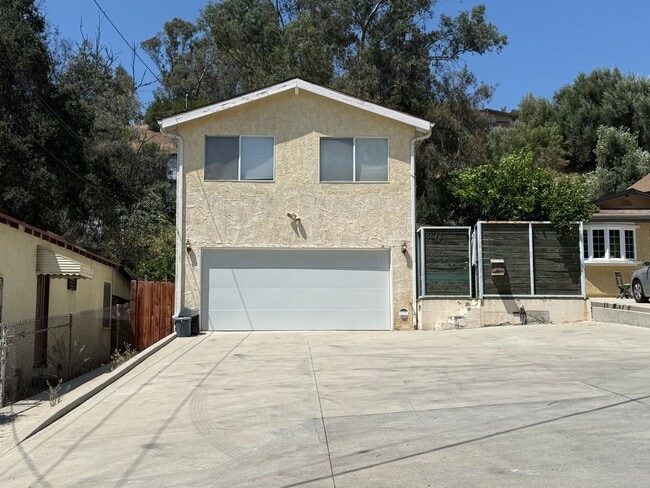 Building Photo - Charming Highland Park Retreat | Spacious 3BD/3BA on a Cul-de-Sac