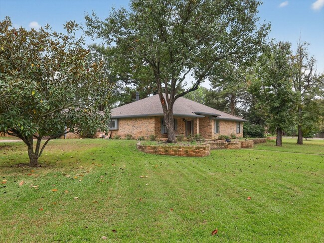 Building Photo - 18270 Stillwood Ln