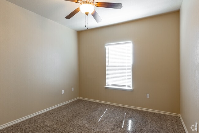 2BR, 2BA - 969SF - Main Bedroom