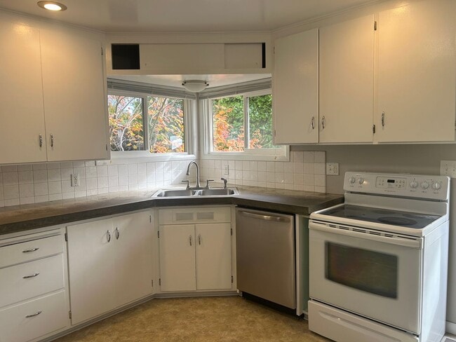 Photo - Charming 2 bedroom/1 bath Walking distance...