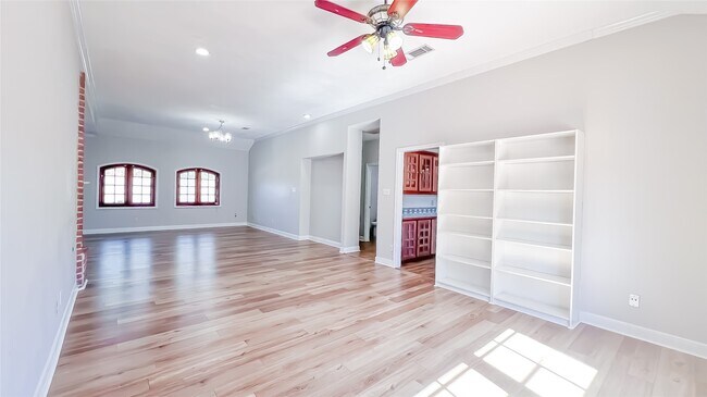 Photo - 6303 Lugary Dr