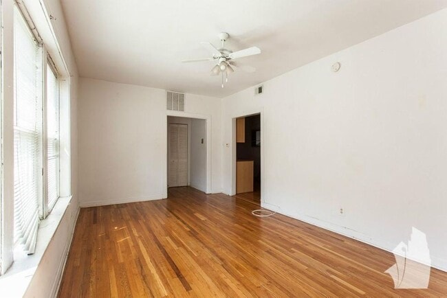 Photo - 3521 N Broadway Unidad 3523 3e