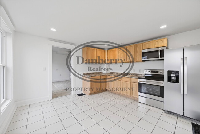 Photo - 260 E 6th St