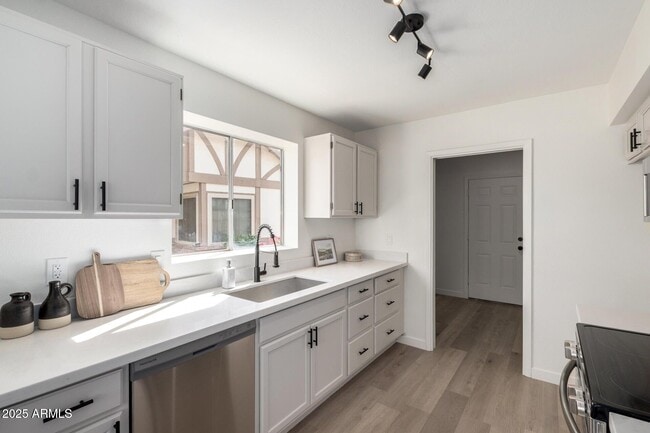 Photo - 8520 W Palm Ln