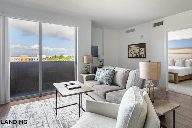 Photo - 200 NE 1st Ave Unidad 611