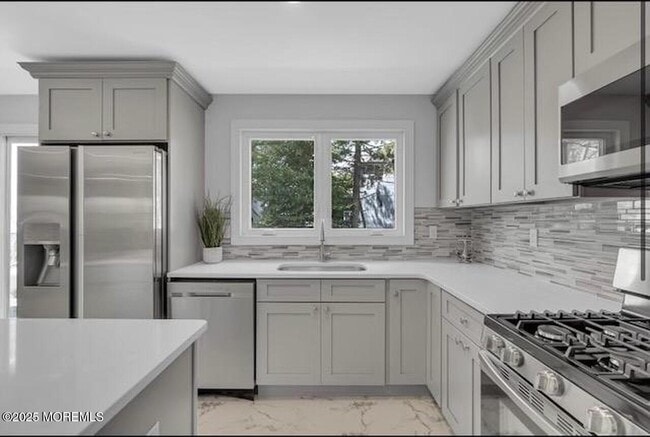 Photo - 1143 Roe Ave