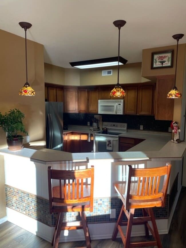 Photo - Bright & Open 2 Bedroom Condo on West Side