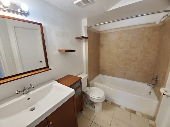 Photo - 4630 Commander Dr Unidad 1028