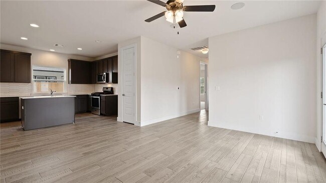 Photo - 7812 Hillock Terrace