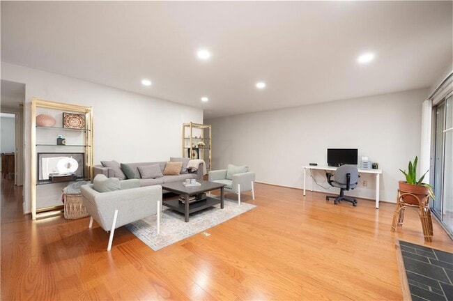 Photo - 23 Middleton Ct