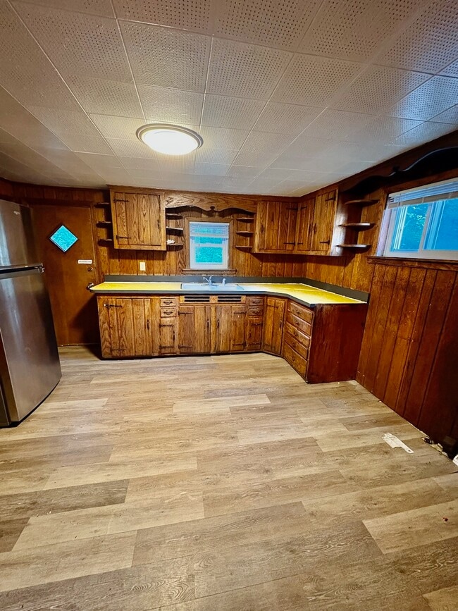 108 River St