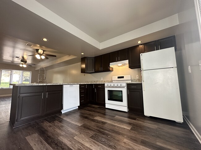 Cocina - 209 S Adams St Homes