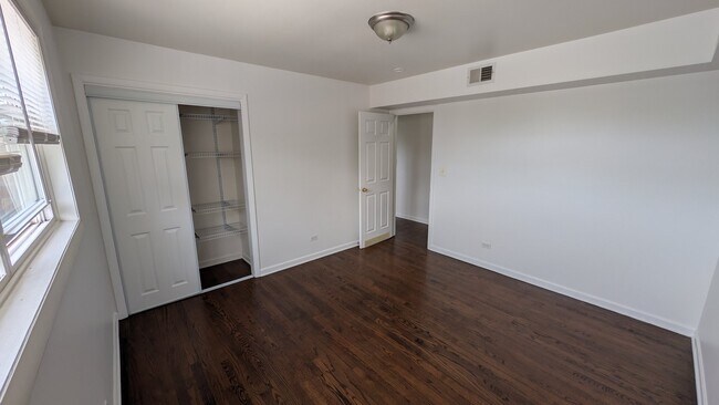 Photo - 2654 W Rascher Ave Unit Apt 303