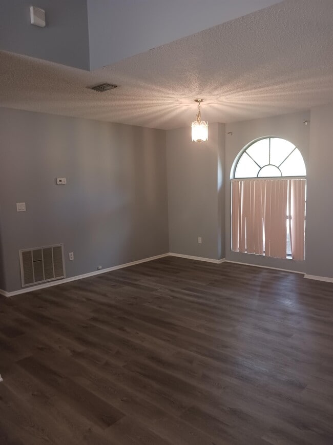 Photo - 7706 Covedale Dr