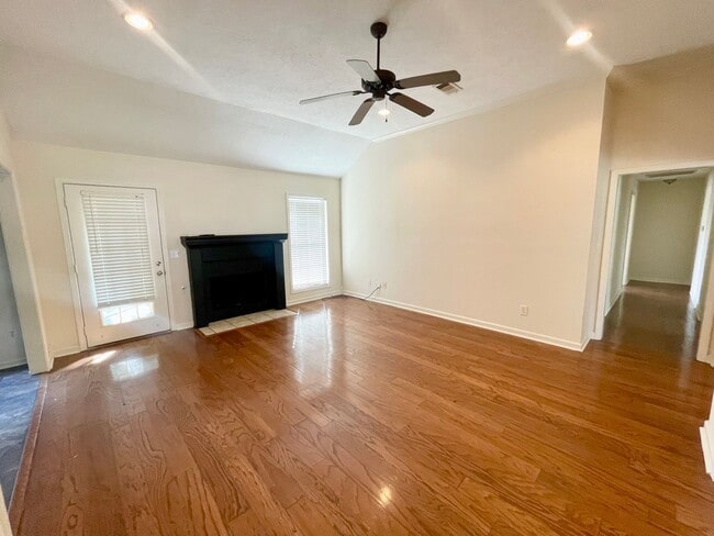 311 Longleaf Dr