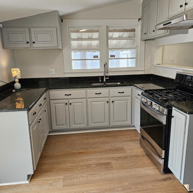 Photo - 606 Church St