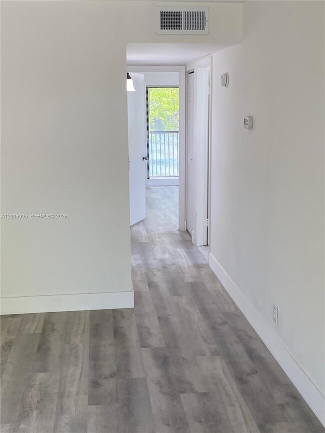 Photo - 9920 NW 68th Pl Unidad 202