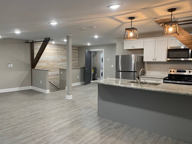 Building Photo - 29 Elk St