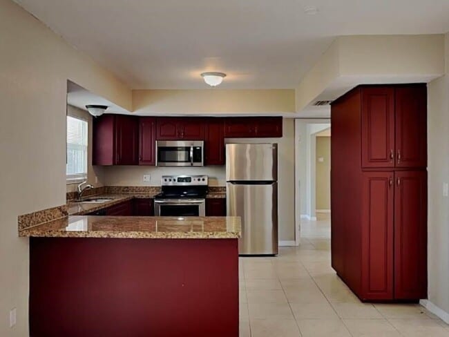 Building Photo - 4915 Johnson St Rental