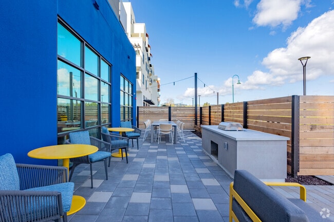 Courtyard - River Row