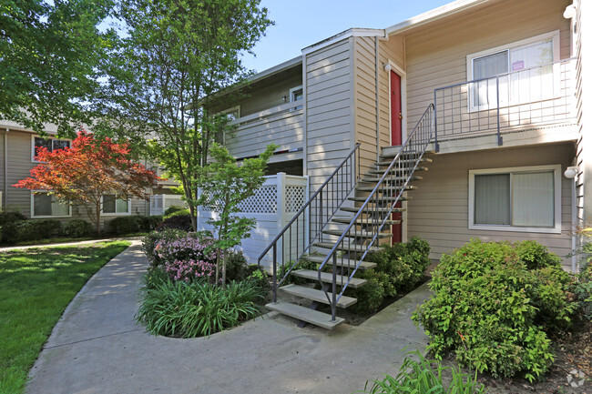 Community Exterior - Westdale Commons Apartments