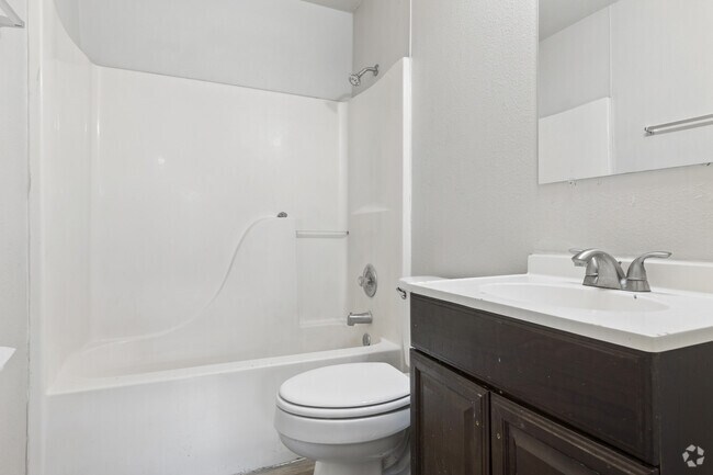 1BR, 1BA - 700SF - Bathroom