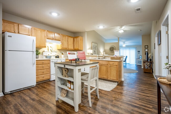 Interior Photo - Redwood Pickerington