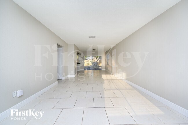 Photo - 2503 Mary Sue St