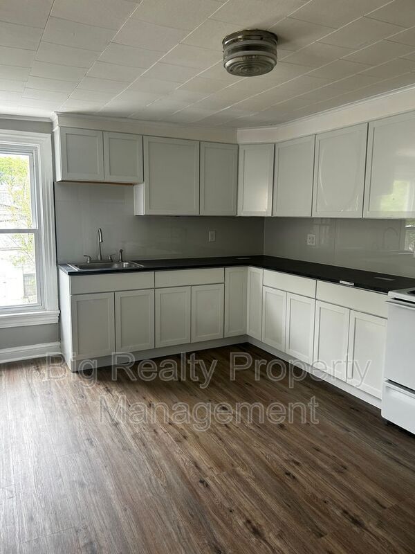 Photo - 262 Beech St Unit 2