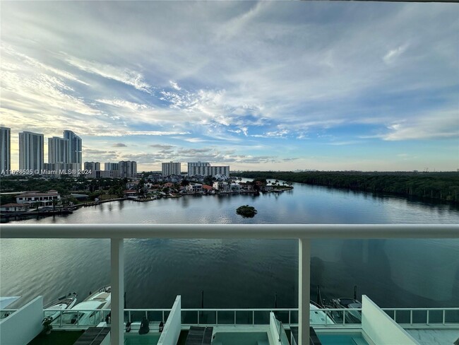 Photo - 400 Sunny Isles Blvd Condominio Unidad 905