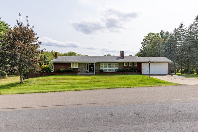 Building Photo - 52 Ostrum Rd Rental
