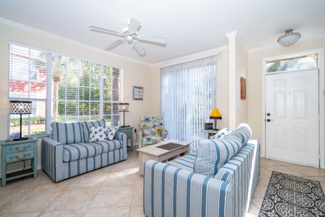 Building Photo - "Charming 2-Bed, 2-Bath Townhouse Retreat in Tampa's Serene White Lake Court!"