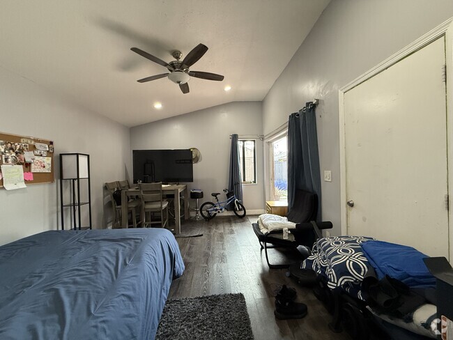 Building Photo - 18645 NW 53rd Ave Unit Loft
