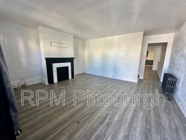 Photo - 2330 Eccles St