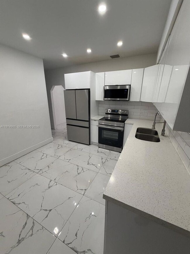 Photo - 345 SW 49th Ave